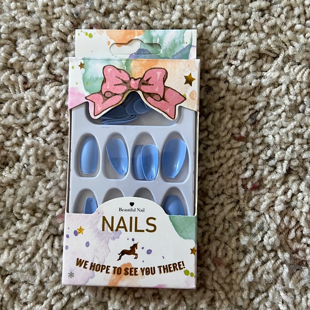 Press on nails